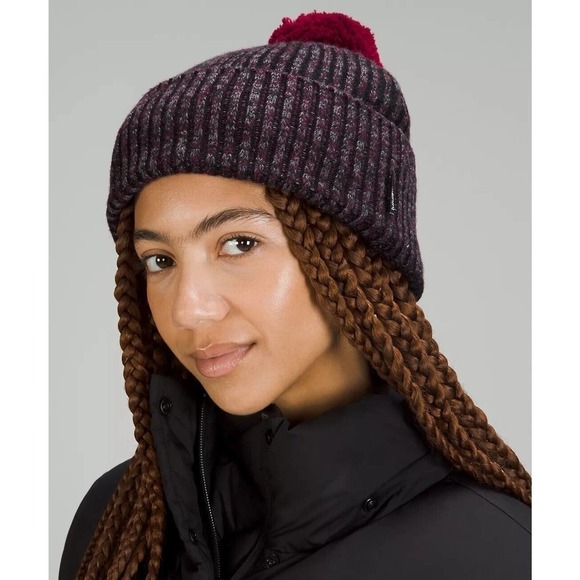NWT Lululemon Textured Fleece Lined Knit Pom Pom Beanie Cassis/Black - Picture 1 of 11